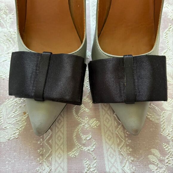 Mojo Moxy Women's Grey and Black Courts High Heels - Picture 2 of 8